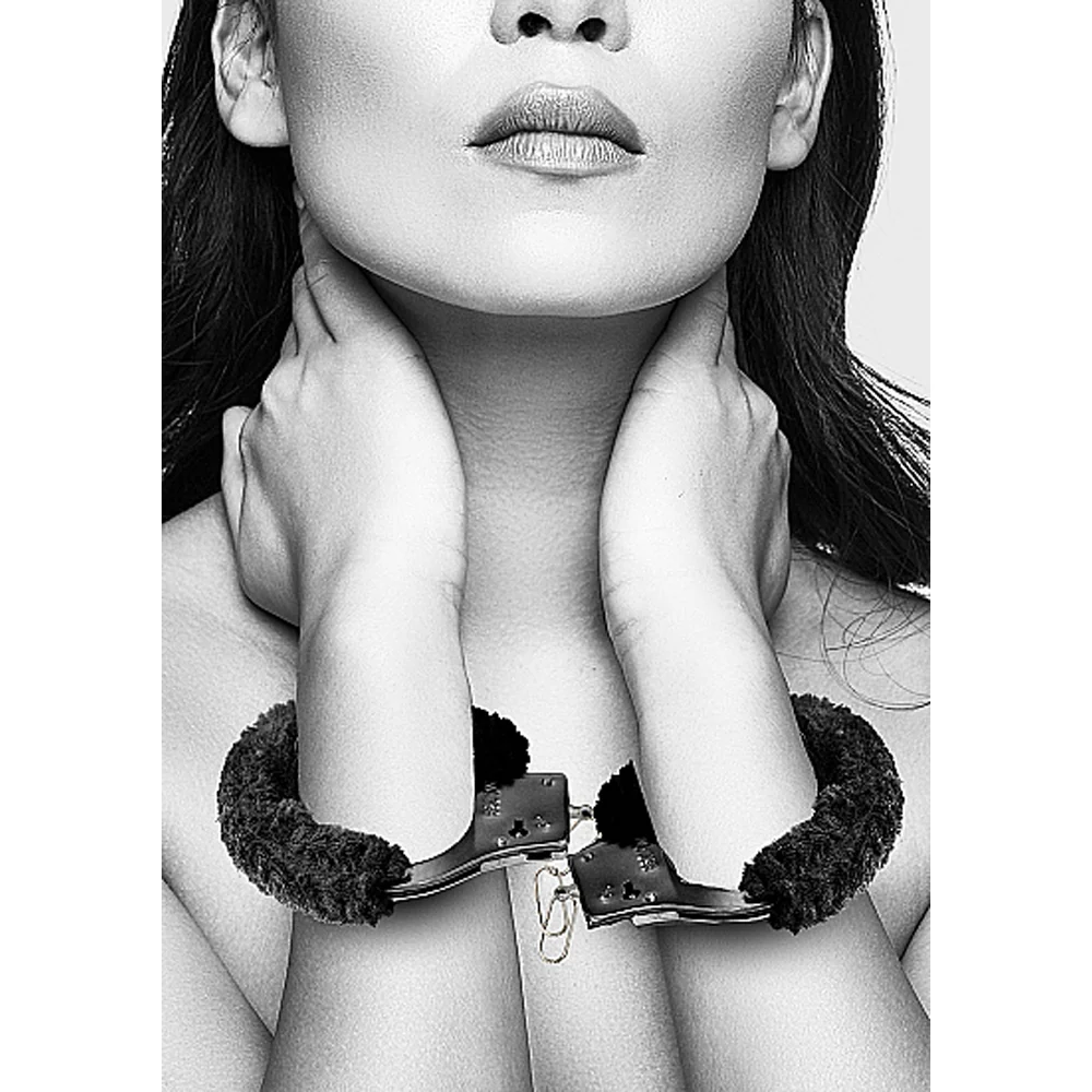 Ouch! Black & White Beginner Pleasure Furry Wrist Cuffs With Quick-Release Button Black - Image 9